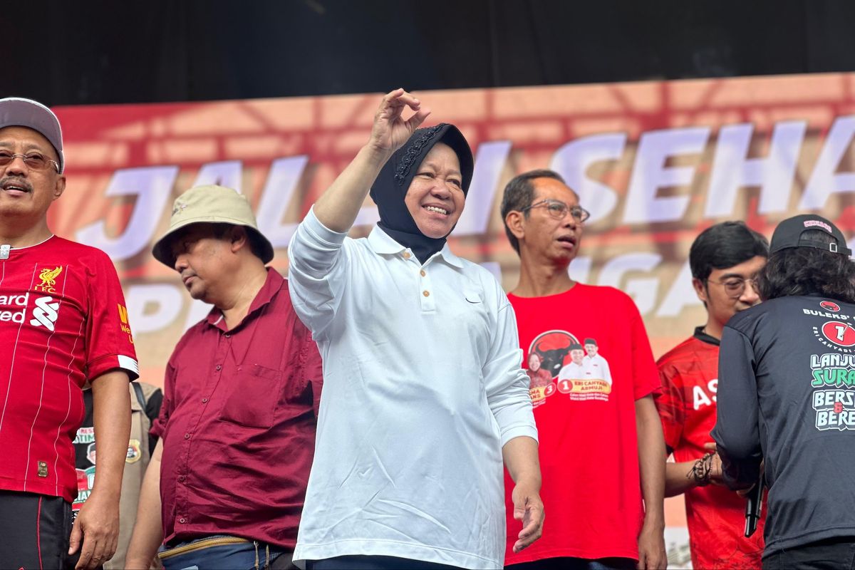 Ribuan warga mengikuti jalan sehat bersama pasangan calon Gubernur dan Wakil Gubernur Jawa Timur, Tri Rismaharini (Risma) dan Gus Hans, serta pasangan calon Wali Kota dan Wakil Wali Kota Surabaya, Eri Cahyadi dan Armuj.