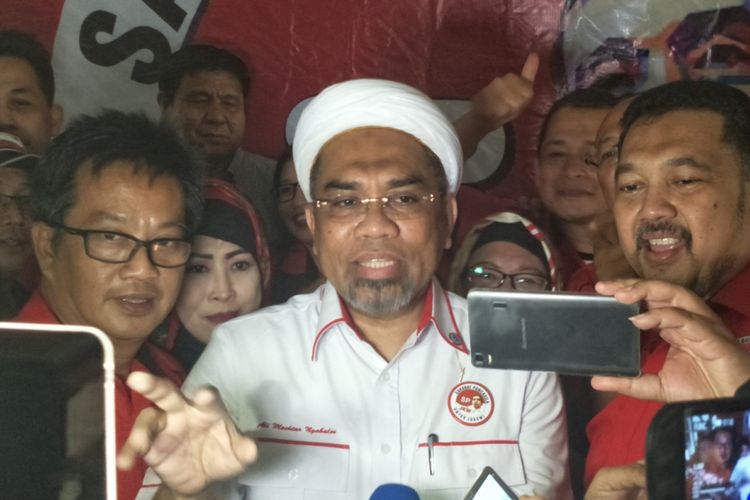 Tenaga Ahli Utama Kedeputian IV Bidang Komunikasi Politik dan Diseminasi Informasi Kantor Staf Presiden (KSP), Ali Mochtar Ngabalin, seusai menjadi salah satu pembicara dalam sebuah diskusi di kawasan Matraman, Jakarta Pusat, Sabtu (28/7/2018). 