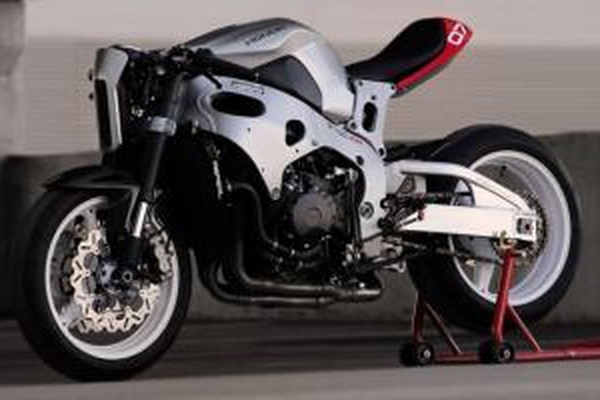 Honda CBR1000RR karya desainer produk Bill Webb, memadukan konsep cafe racer dan streetfighter.