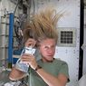 Ternyata Begini Cara Astronot Mencuci Rambutnya di Luar Angkasa