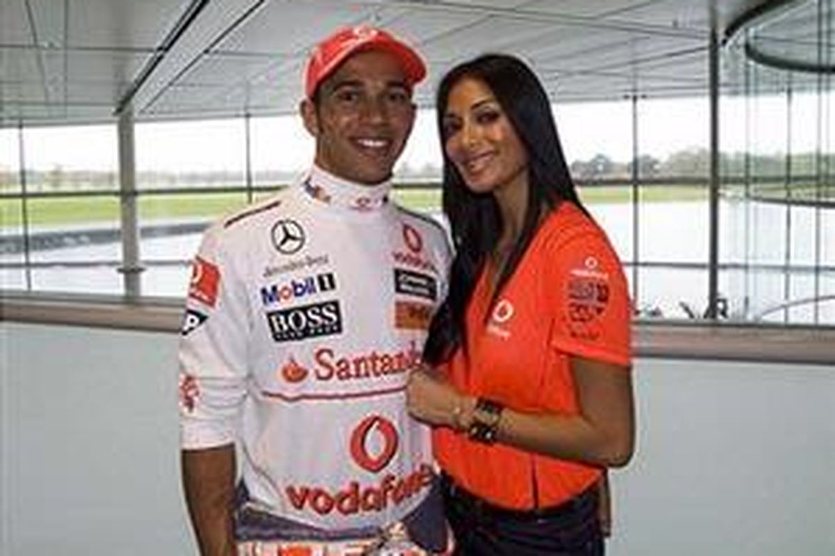 Lewis Hamilton dan Nicole Scherzinger, yang sempat putus, kini dikabarkan jadian lagi.