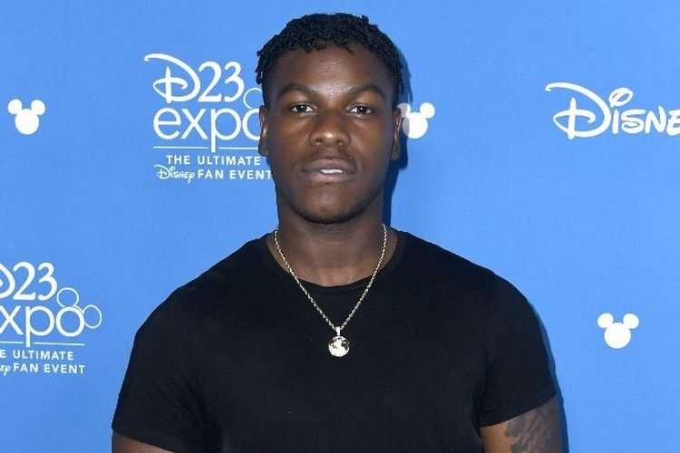 Aktor John Boyega menghadiri acara Go Behind The Scenes with Walt Disney Studios di perhelatan D23 Expo 2019 di Anaheim Convention Center, Anaheim, California, pada 24 Agustus 2019.  