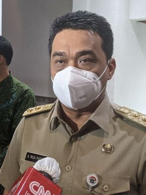 Wakil Gubernur DKI Jakarta Ahmad Riza Patria saat ditemui di Balaikota DKI Jakarta Jalan Medan Merdeka Selatan, Gambir, Jakarta Pusat, Senin (11/1/2021)