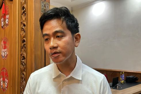 Cerita Gibran Pesawat yang Ditumpangi Kembali Lagi ke Jakarta karena Cuaca Buruk