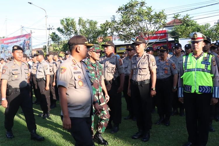 Apel pengamanan malam tahun baru 2020 Polresta Denpasar, Selasa (31/12/2019).