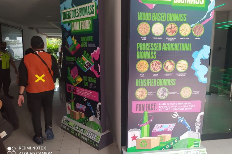 Pengunjung melintas di depan skema pengolahan limbah bir untuk biomassa di pabrik bir Multi Bintang Indonesia (MBI), Kota Tangerang, Provinsi Banten.

Pada Jumat (26/5/2023), MBI merilis Laporan Keberlanjutan 2022 berisi kemajuan perusahaan mencapai ambisi Beer and Better World (BaBW) 2030.