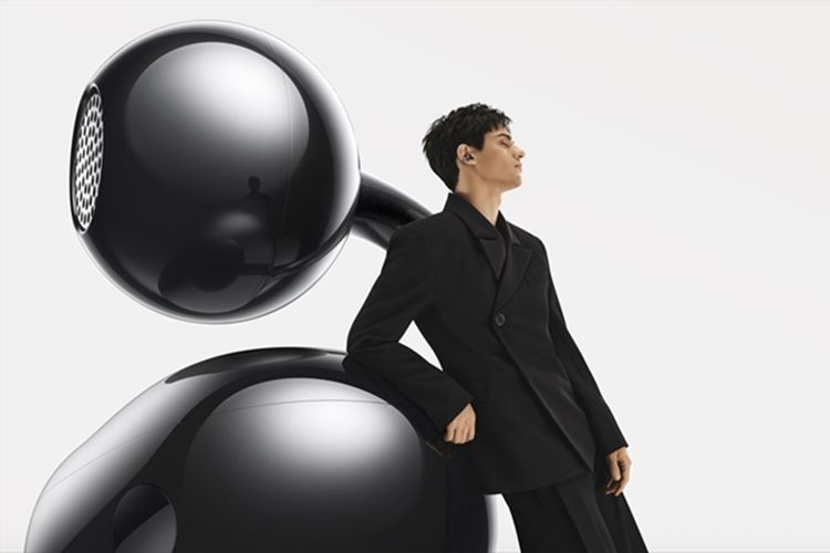 HUAWEI FreeClip mengedepankan estetika dan kesan fashionable yang tinggi berkat dukungan desain C-bridge yang berbentuk lengkungan. 