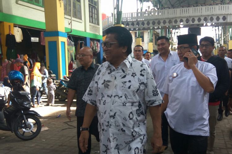 Oesman Sapta saat blusukan ke Pasar Tengah, Pontianak, Kalimantan Barat (12/6/2018).