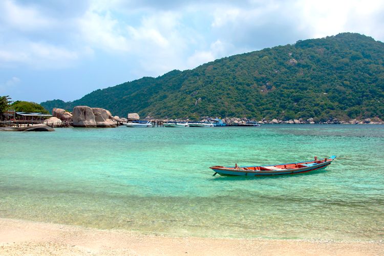 Ilustrasi Banana Beach di Phuket, Thailand. Tumpahan minyak dari kapal Sealloyd Arc mencemari Ya Nui Beach dan Banana Beach di Phuket, Thailand.