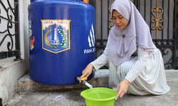 Apresiasi Ibu di Hari Kartini, PAM JAYA Bagikan Toren Air Gratis 