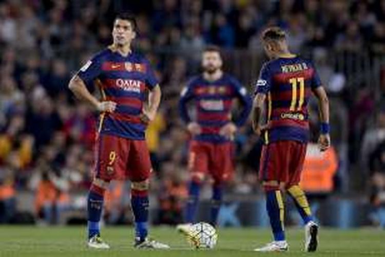 Dua bomber FC Barcelona, Luis Suarez (kanan) dan Neymar, tampil selama 90 menit saat menghadapi Valencia, dalam lanjutan La Liga di Camp Nou, Minggu (17/4/2016) waktu setempat.