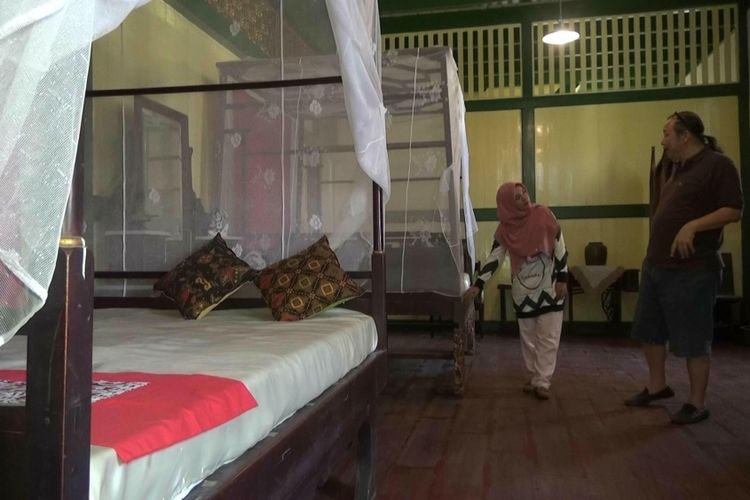 Pewaris rumah Kapten Lay Nam Sen, Hongky Listiyadhi saat menjelaskan kamar tidur lama yang terus dipertahankan