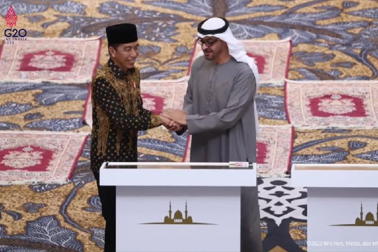 Indonesia's President Joko Widodo (left) and UAE President Mohammed bin Zayed Al-Nahyan shake hand after signing a plaque to mark the inauguration of the Sheikh Zayed Grand Mosque in the Indonesian city of Solo in Central Java on Monday, November 14, 2022 prior to the G20 Summit. 