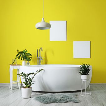 ilustrasi dinding kamar mandi berwarna kuning