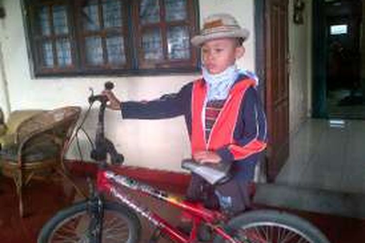 Daffa Farros Oktoviarto , bocah SD yang menghadang laju pengendara motor di trotoar di jalan Sudirman, Kota Semarang