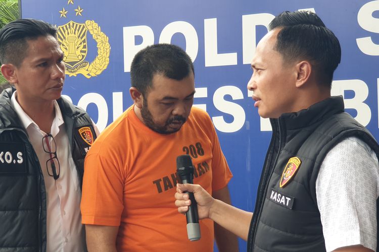  Iin Hadie Bakrie (34) dihadirkan saat polisi menggelar konferensi pers di Polrestabes Medan pada Rabu (10/9/2025).