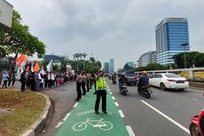 35 Pemuda Demo Kenaikan BBM, Lalu Lintas di Depan Gedung DPR Lancar