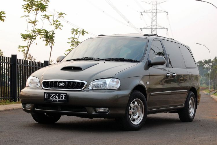 Ilustrasi Kia Carnival generasi pertama.