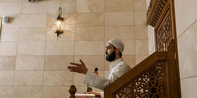 Khutbah Jumat 27 Februari 2026: Ibadah Puasa Melatih Kita Jadi Pribadi yang Pandai Bersyukur