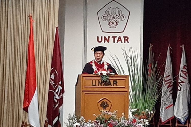 Rektor Universitas Tarumanagara (Untar) Prof Dr Ir Agustinas Purna Irawan dalam sidang terbuka senat pada peringatan dies natalis ke-60 Untar di Auditorium Kampus Untar, Grogol, Jakarta, Kamis (3/10/2019).