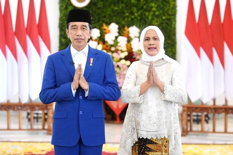 Presiden Joko Widodo beserta Ibu Iriana Joko Widodo menyampaikan ucapan selamat hari Raya Idul Fitri 1443 Hijriah. 