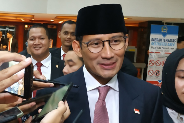 Politisi Partai Gerindra Sandiaga Uno di Kompleks Parlemen, Senayan, Jakarta, Minggu (20/10/2019).