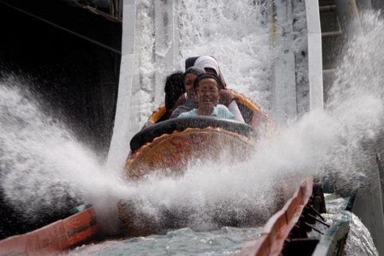 Salah satu wahana di Dunia Fantasi, Taman Impian Jaya Ancol.