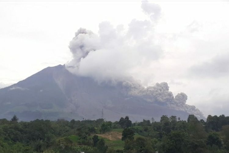 10112020 k160-19 Sinabung Kembali Luncurkan Awan Panas Guguran Sejauh 2500 Meter