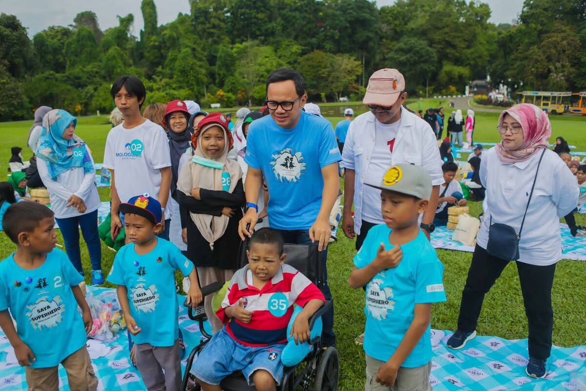 Wali Kota Bogor Bima Arya Sugiarto saat berfoto bersama anak-anak penderita thalasemia, Rabu (21/6/2023).