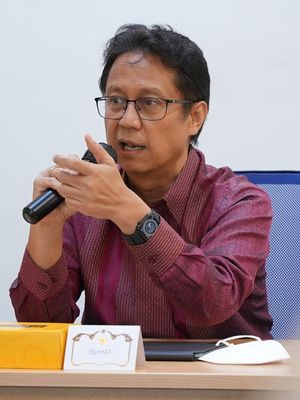 Menteri Kesehatan Budi Gunadi Sadikin memberikan keterangan saat berkunjung ke kantor redaksi Harian Kompas, di Jakarta, Jumat (4/11/2022).