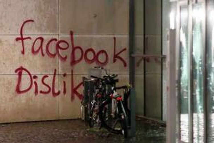 Coretan di dinding kantor Facebook Hamburg, Jerman.