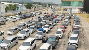 Telat Datang Saat Puncak Arus Balik, Tiket Kapal di Pelabuhan Bakauheni Tak Hangus