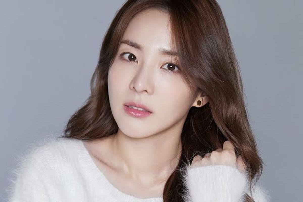 Sandara Park Unfollow Park Bom, Tunjukkan Dukungan untuk Minzy
