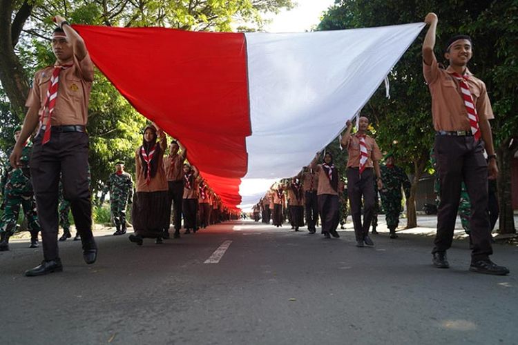 Kirab kebangsaan Pemkab Kediri.