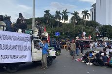 Diwarnai Aksi Lempar Botol dan Batu, Unjuk Rasa di Patung Kuda Dijaga Ketat Polisi