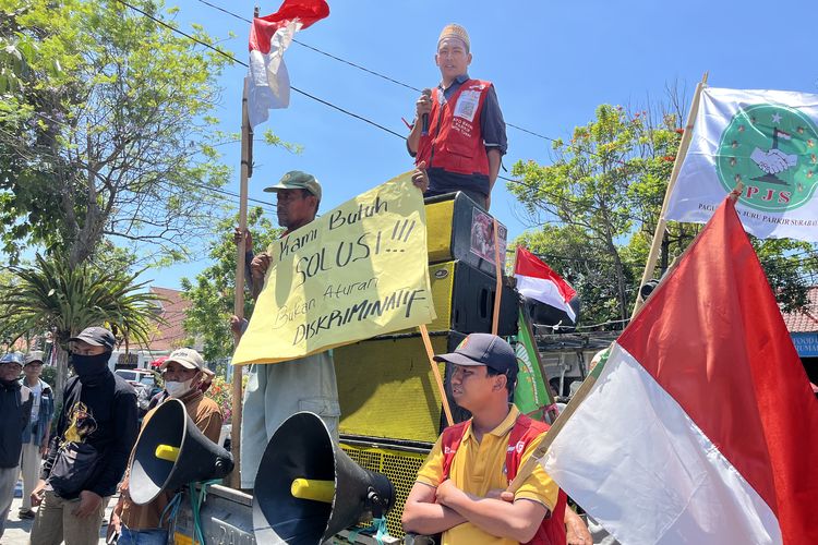 Jukir Demo di Balai Kota Surabaya, Tuntut Penataan Sistem Parkir Digital