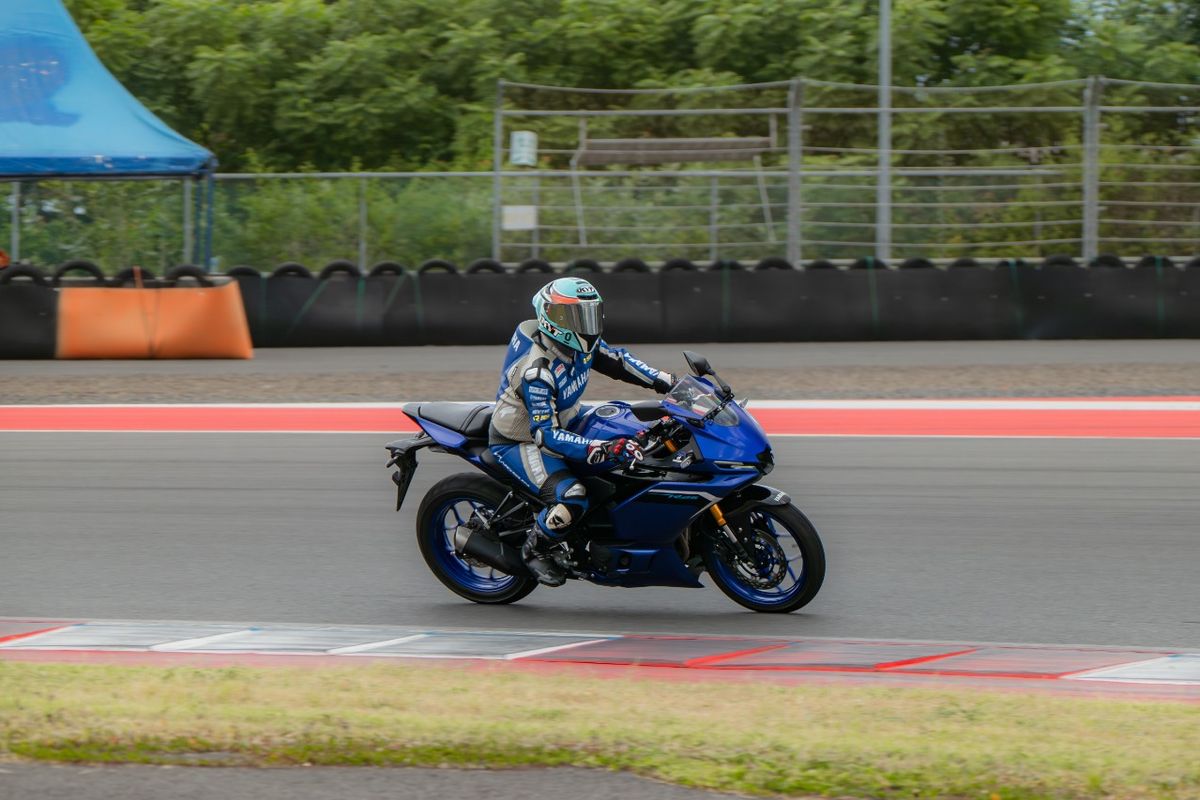 Jajal Yamaha YSF-R25 di Sirkuit Mandalika