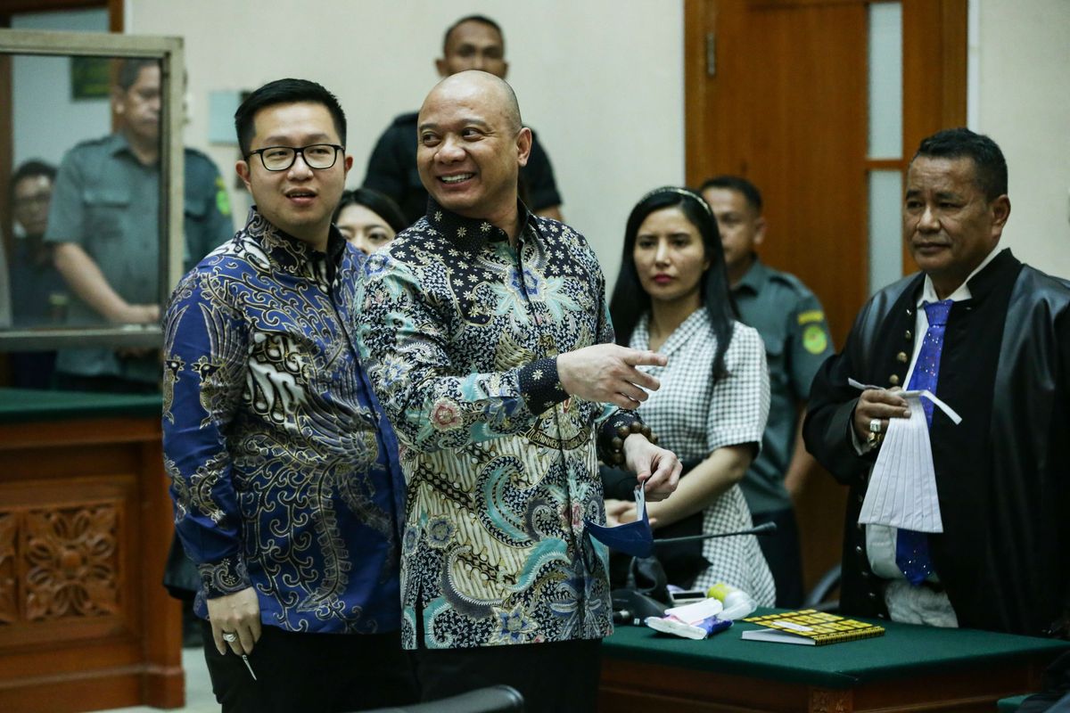 Mantan Kapolda Sumatera Barat Irjen Teddy Minahasa usai menjalani sidang vonis di Pengadilan Negeri Jakarta Barat, Senin (9/5/2023). Majelis hakim menjatuhkan vonis hukuman penjara seumur hidup dalam kasus peredaran narkotika jenis sabu yang menjeratnya.