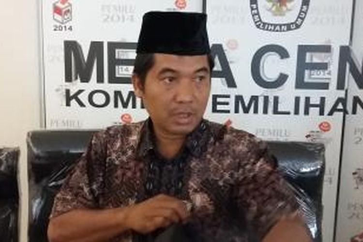 Direktur Eksekutif Lingkar Madani Indonesia, Ray Rangkuti, saat ditemui di Media Center KPU, Jakarta Pusat, Rabu (24/6/2015).