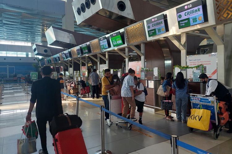Suasana Terminal 3 Bandara Soekarno-Hatta, Kota Tangerang, pada Kamis (5/5/2022).