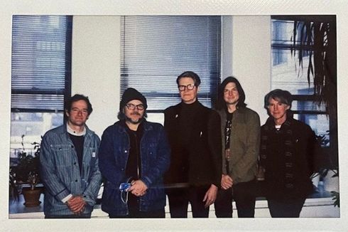 Lirik dan Chord Lagu Handshake Drugs - Wilco
