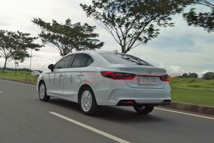 New Honda City sedan dengan Honda Sensing