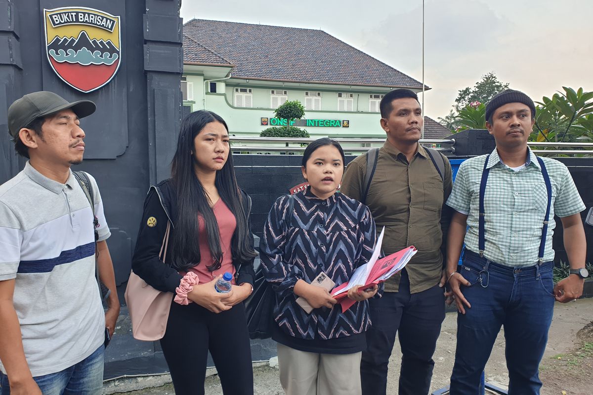 Komite Keselamatan Jurnalis (KKJ) Sumut dan LBH Medan kembali mendatangi Pomdam I Bukit Barisan pada Kamis (13/2/2025). Tujuannya, untuk memberikan sejumlah bukti baru terkait dugaan keterlibatan Koptu HB dalam kasus pembunuhan Rico Sempurna, wartawan di Kabupaten Karo. 