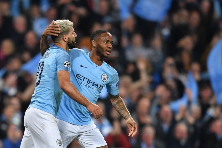 Striker Manchester City, Sergio Aguero (kiri) merayakan gol ke gawang Tottenham Hotspur pada laga leg kedua perempat final Liga Champions di Etihad Stadium, Rabu (17/4/2019) waktu setempat.