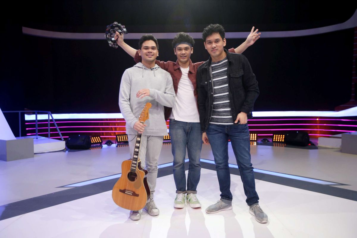 Grup band The Overtunes tampil saat Selebrasi (Selebritas Beraksi) di studio Kompas TV, Jakarta, Jumat (9/3/2018).