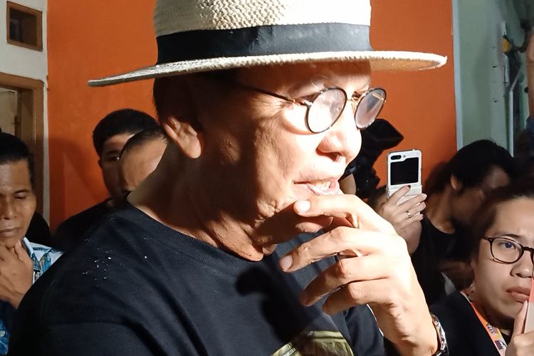 Roy Marten di rumah duka Polo Srimulat, di Bekasi Utara, Bekasi, Rabu (6/3/2024).