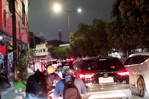 Flyover Jati Baru Raya Hingga Jalan KS Tubun Padat Merayap