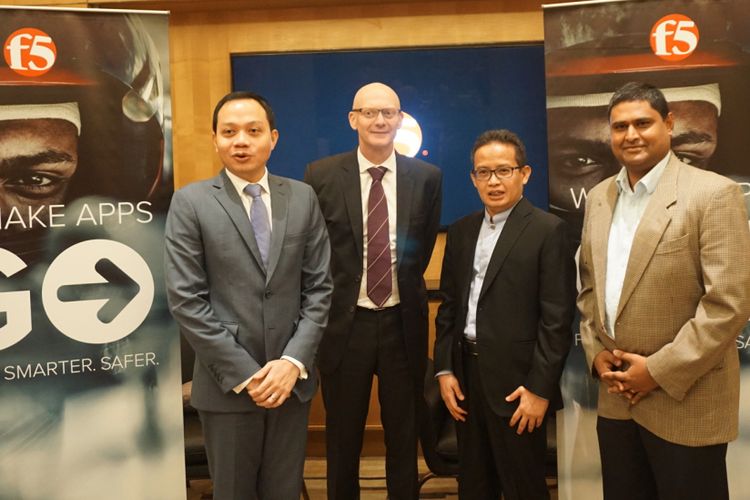 Kiri-kanan: Mr. Michael Araneta – Associate Vice President (Financial Insights) IDC Asia Pacific, Mr. Adam Judd – Senior Vice President of F5 Asia Pacific Sales, Bapak Fetra Syahbana – Country Manager F5 Indonesia, Mr. Kunacillan Nalappan - Senior Director Marketing Asia Pacific F5 Networks
