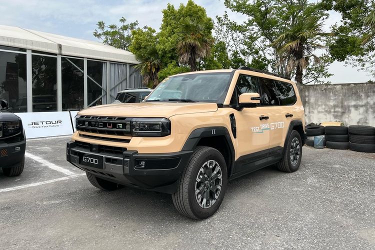 Jetour G700 punya fitur parkir otomatis yang canggih.