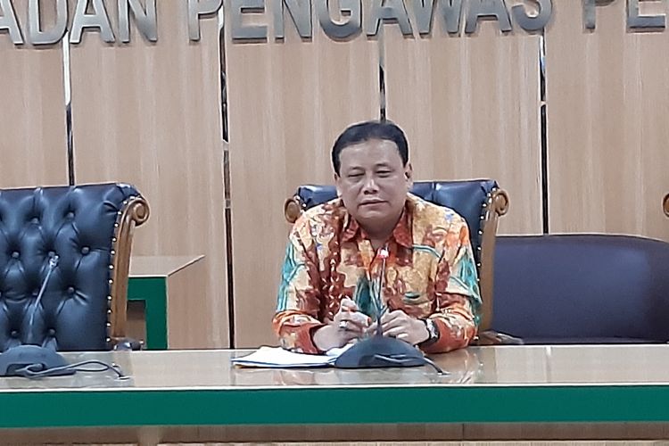 Ketua Badan Pengawas Pemilu (Bawaslu) Abhan di Kantor Bawaslu, Jakarta, Jumat (10/1/2020).
